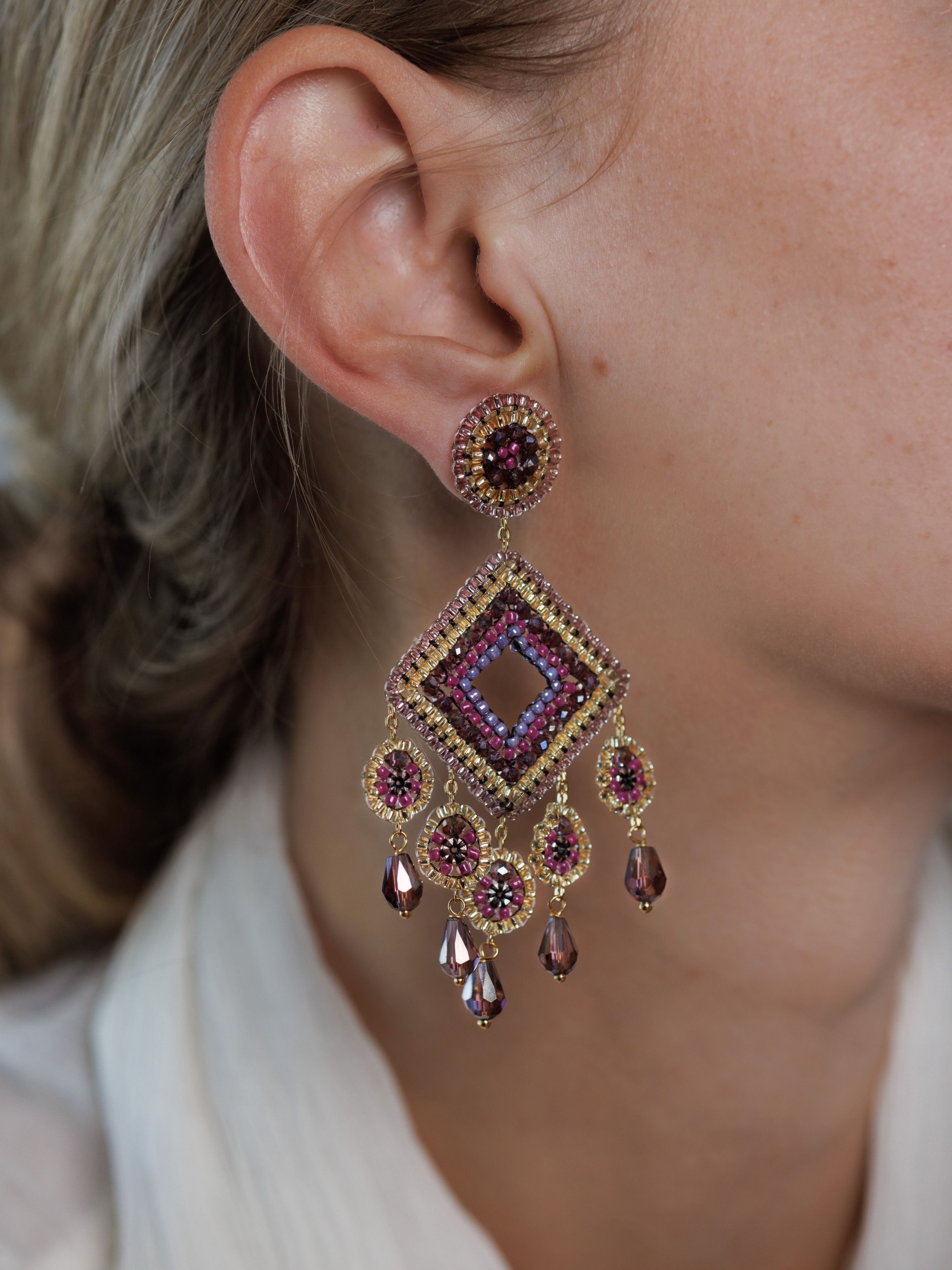 BACK TO OFFICE, BUT MAKE IT A LOOK 💜✨

September means fresh routines, first knits, coffee runs and a little extra reason to dress up for the office.

The BOHO OPHELIA VIOLETT brings exactly the right pop of color to your workday rich violet tones, delicate sparkle and enough statement energy to make even your Monday outfit feel considered. Pair them with a blazer, crisp shirt or your favorite transitional knit and consider the office look done 👀

Because your 9-to-5 jewelry deserves a little main character energy too.

BOHO OPHELIA VIOLETT from the new CAJOY F/W 2026 Collection 💜✨