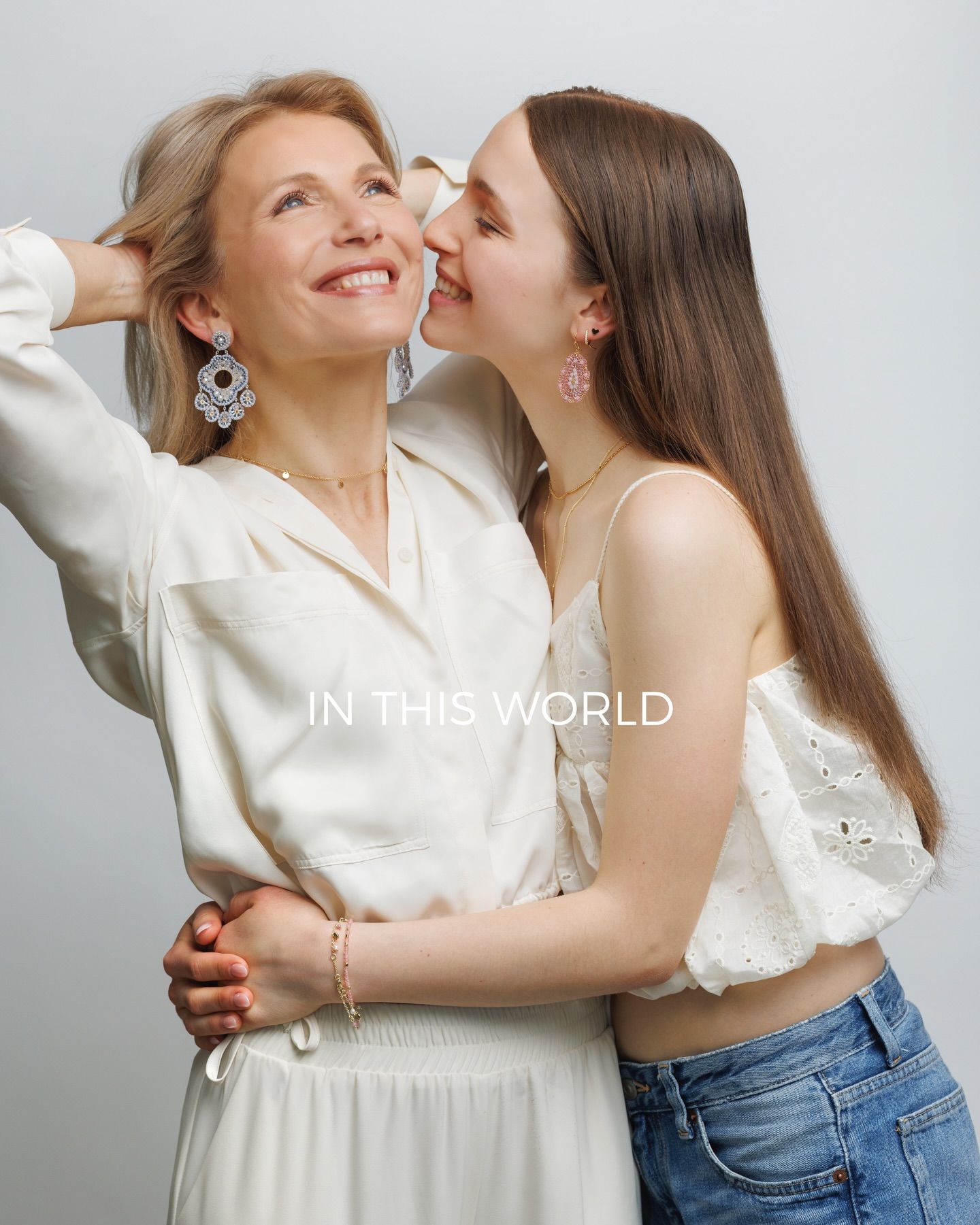 Maria und Linda 🤍

Ihr seid ein unglaublich schönes, stilvolles und zugleich so liebevolles Mutter-Tochter-Couple.

Die Verbindung zwischen euch ist etwas ganz Besonderes und genau das macht diese Bilder so stark. Ihr habt uns wirklich inspiriert.

Danke für diesen unvergesslichen, wunderschönen Tag mit Euch Beiden 💕