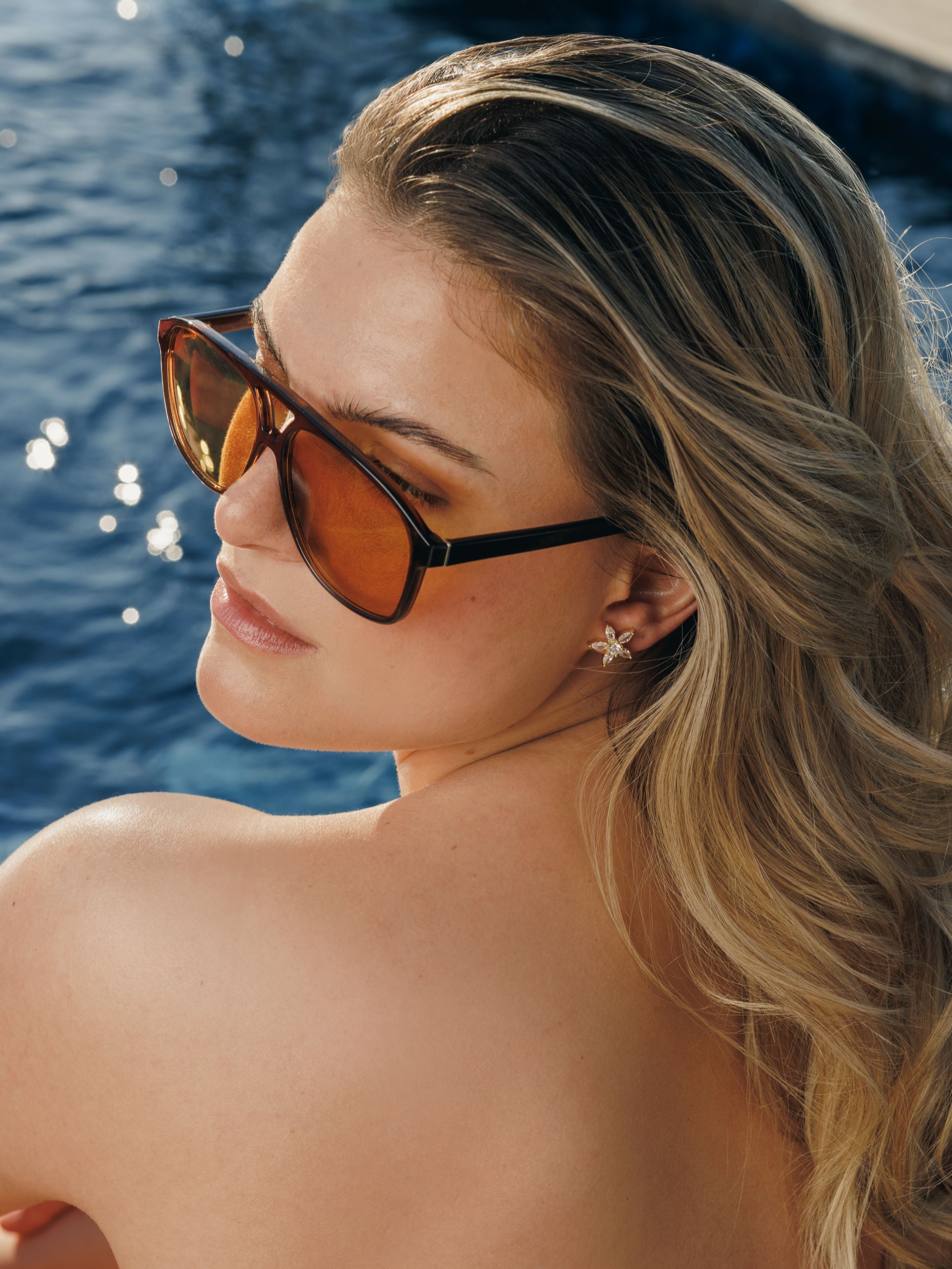 A Bouquet That Actually Goes With Any Outfit: Studs Fleur Kristalle … CAJOY 🌊💐