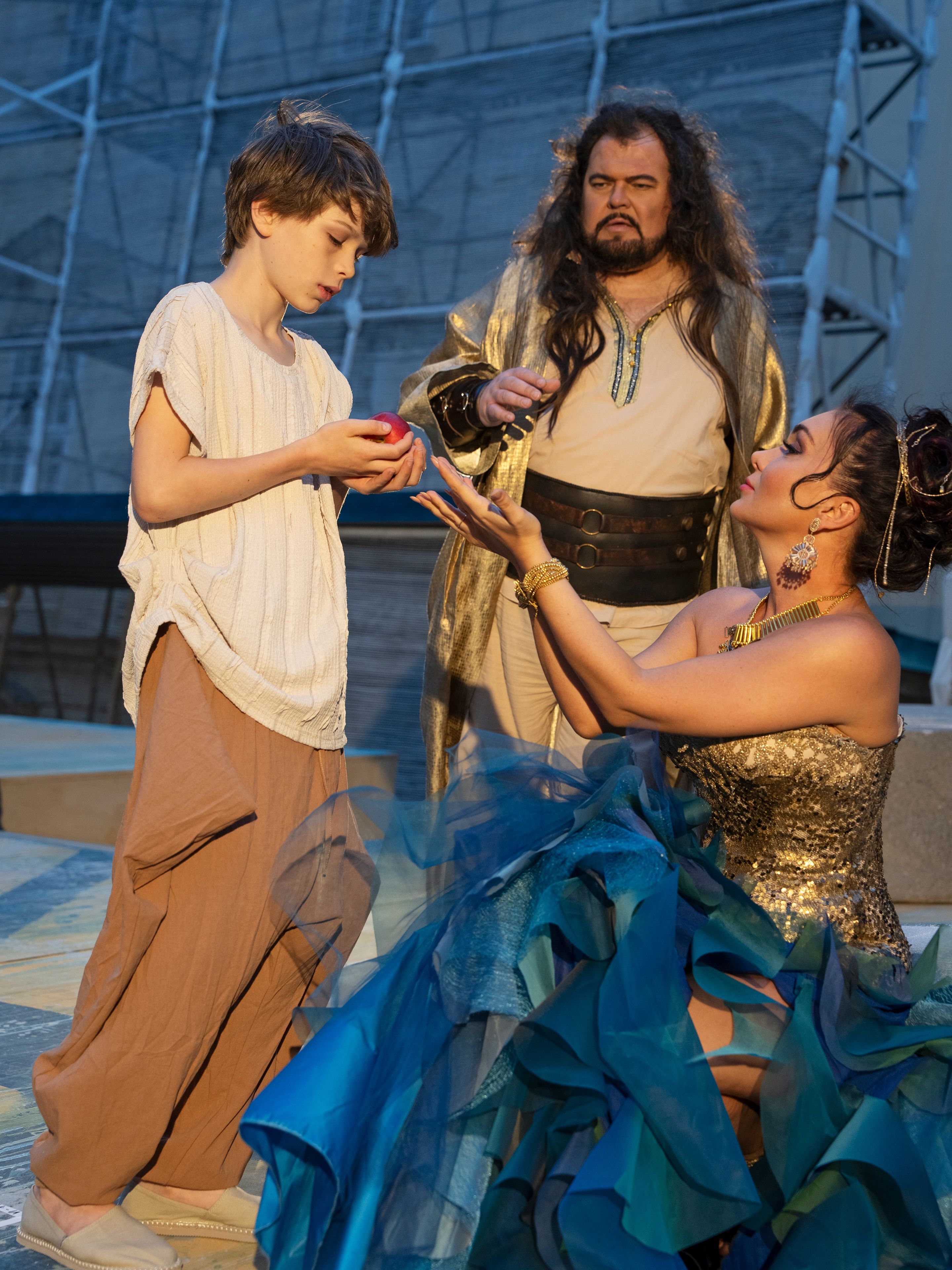 Es ist uns eine große Freude und Ehre, Teil der diesjährigen Produktion „Samson und Dalila“ der Oper Klosterneuburg zu sein ✨ @operklosterneuburg_official 

Mit der international gefeierten Mezzosopranistin Margarita Gritskova in der Rolle der Dalila erzählt die Oper die bewegende Geschichte von Liebe, Leidenschaft, Verführung und Verrat ein Meisterwerk von Camille Saint-Saëns, das seit Generationen das Publikum begeistert.

Umso mehr freut es uns, dass Margarita Gritskova, der Chor und die Tänzerinnen der Produktion mit CAJOY-Ohrringen ausgestattet sind und unsere Schmuckstücke Teil dieser beeindruckenden Inszenierung sein dürfen.

Ein herzliches Dankeschön an das gesamte Team der Oper Klosterneuburg für das Vertrauen. Wir sind stolz, ein so außergewöhnliches kulturelles Highlight begleiten zu dürfen und wünschen allen Mitwirkenden eine erfolgreiche und unvergessliche Saison 🤍

Fotos: ©Lukas Beck