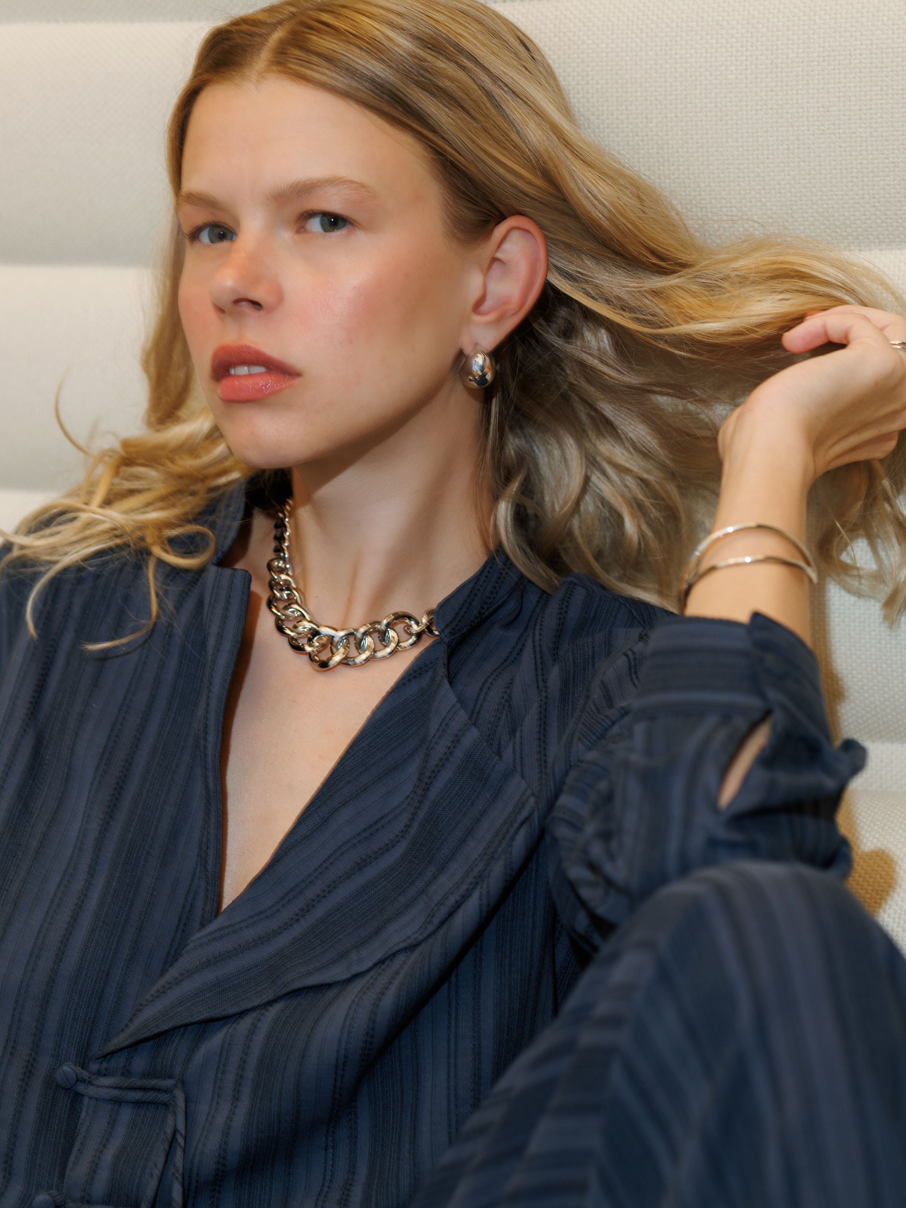 NEW IN: She’s bold, She’s silver, She’s the moment ⛓️🩶

Your jewelry box just got a new obsession. 

Meet the Kette Bold Links: chunky silver links, unapologetic attitude and the kind of statement necklace that makes even your most basic outfit look iconic. No layering needed. No competition. Just one seriously good piece 👀

The wait is over, the bold links drop is live! Shop the new statement necklace now … CAJOY ✨