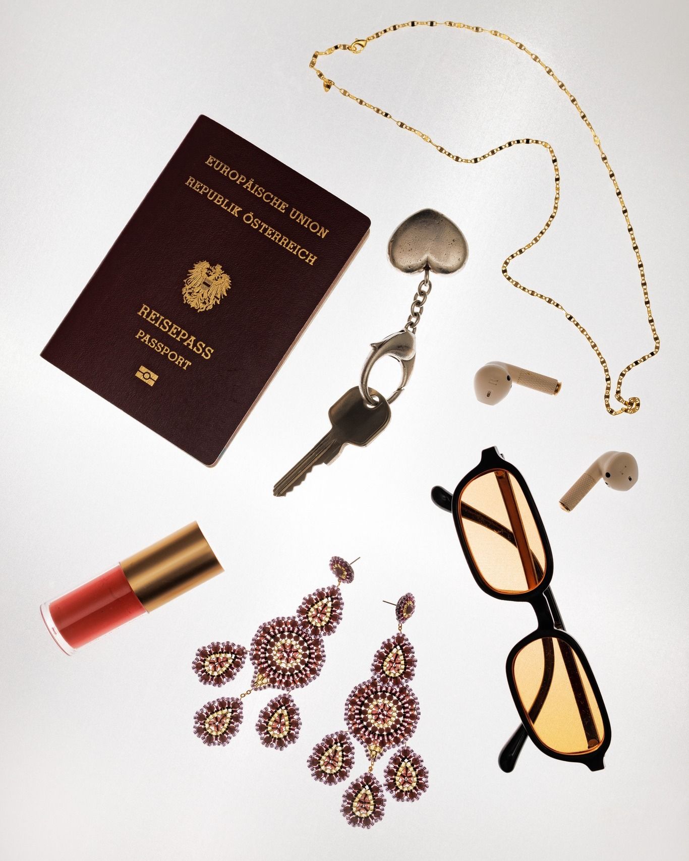 Travel Essentials x Palma ✨

🕶️ Sunnies
👙 Swimwear
👠 Party shoes
🧴Sunscreen
🐚Good vibes

…and of course CAJOY Bohos 

Because no Mallorca vacation look is complete without the perfect boho earrings! 🤍