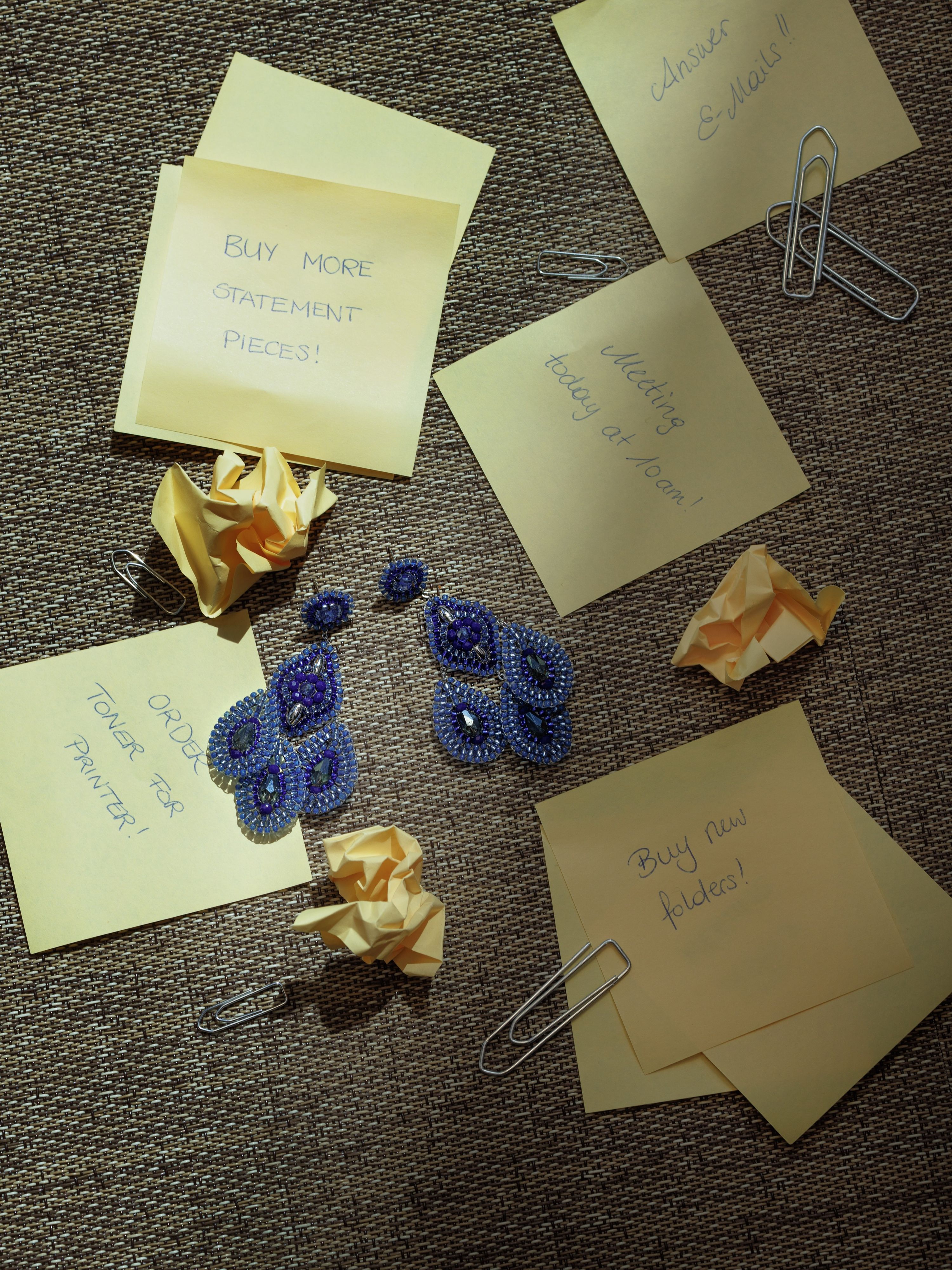 Today’s to-do list: more sparkle, less stress 💌✨

Emails can wait, but statement earrings? Absolutely not 👀 

The Boho Classics Azurblau are bringing bold blue tones, dreamy details and major main character energy to your everyday jewelry game. Because sometimes the most productive thing you can do is upgrade your accessories.

Consider this your reminder to add CAJOY to your 9-to-5