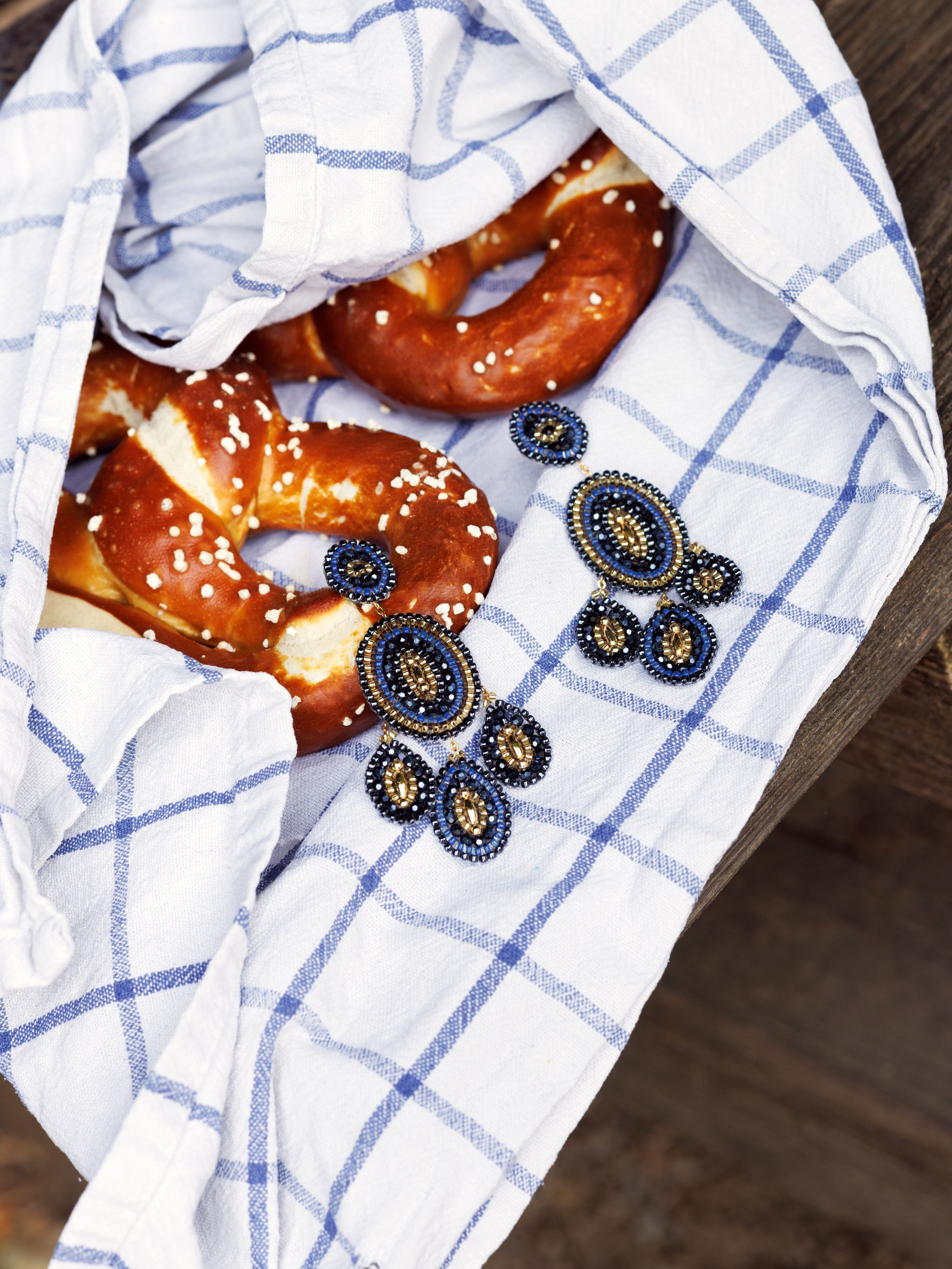 The Dirndl Is Traditional, The Bohos Are The Plottwist: Boho Ovale Midnight Blue … CAJOY 🥨🌌